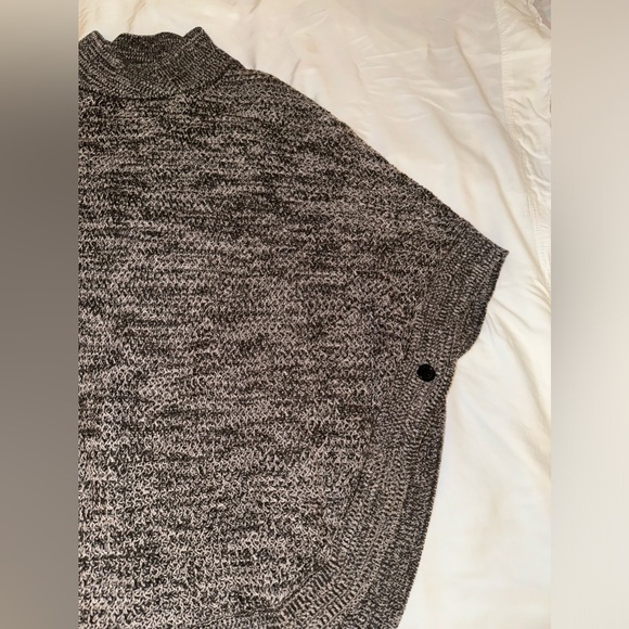 Banana Republic Sweater Poncho - Picture 2 of 4